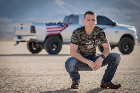 Senior portraits photoshoot Lucerne Valley California with Jake Shoots People
