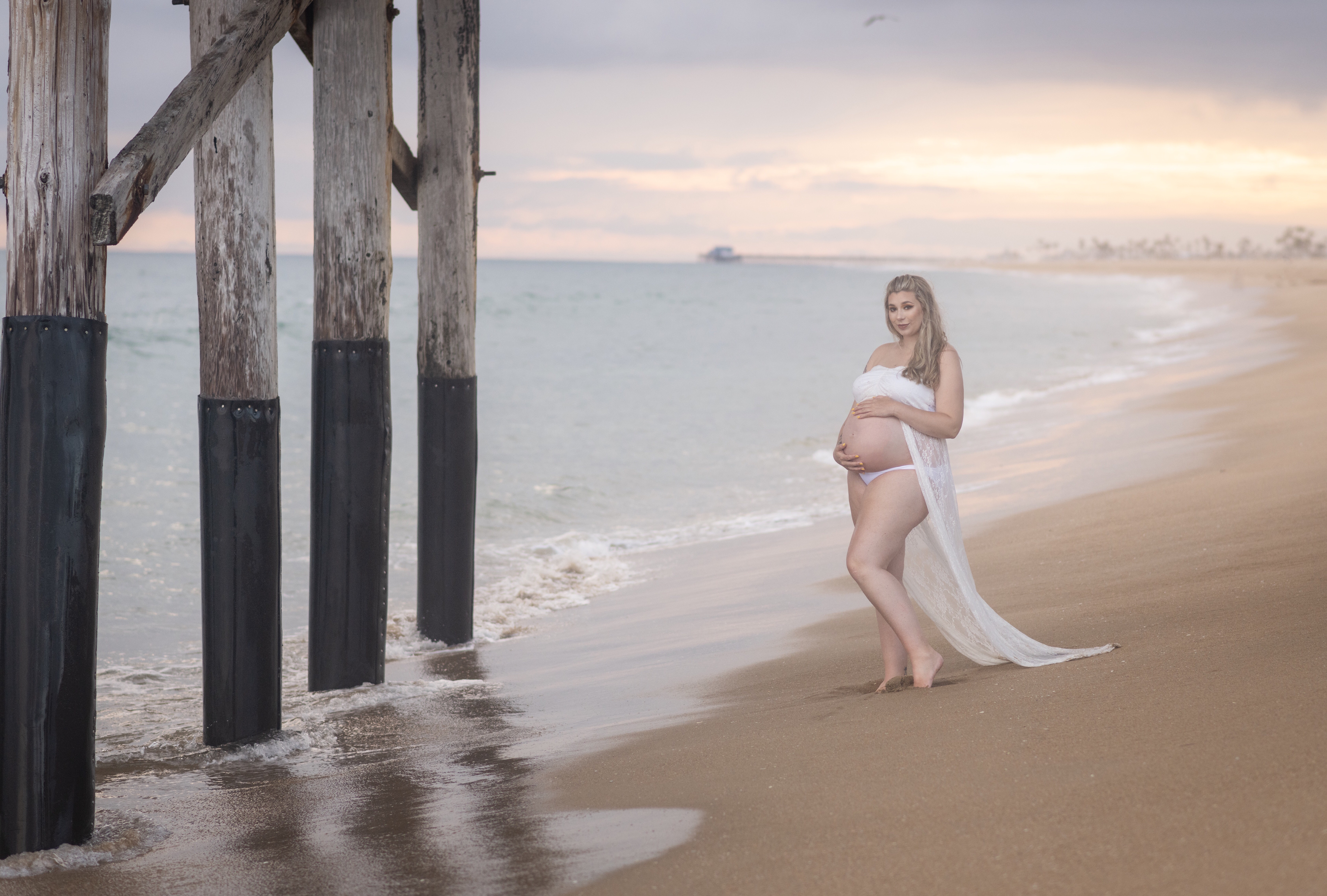 Maternity photoshoot Balboa beach California with Jake Shoots People