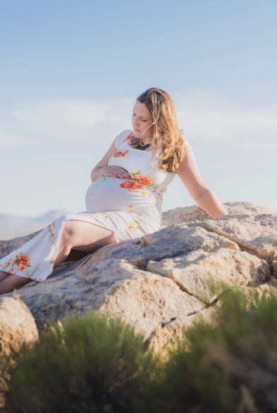 Maternity photoshoot Lucerne Valley California with Jake Shoots People